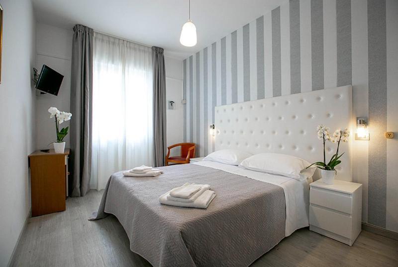Hotel La Perla Rimini Esterno foto