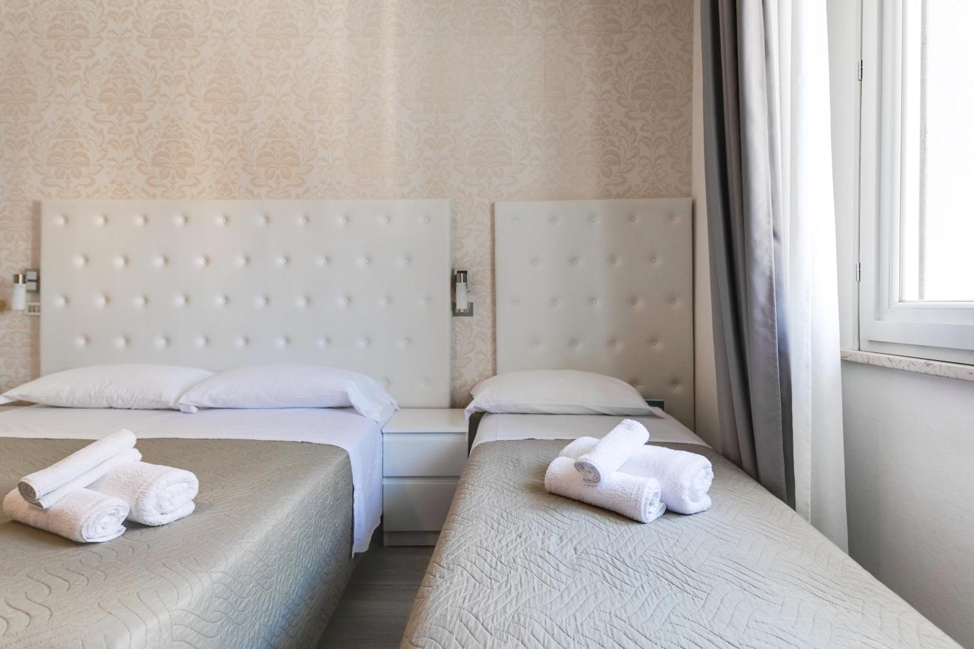 Hotel La Perla Rimini Esterno foto