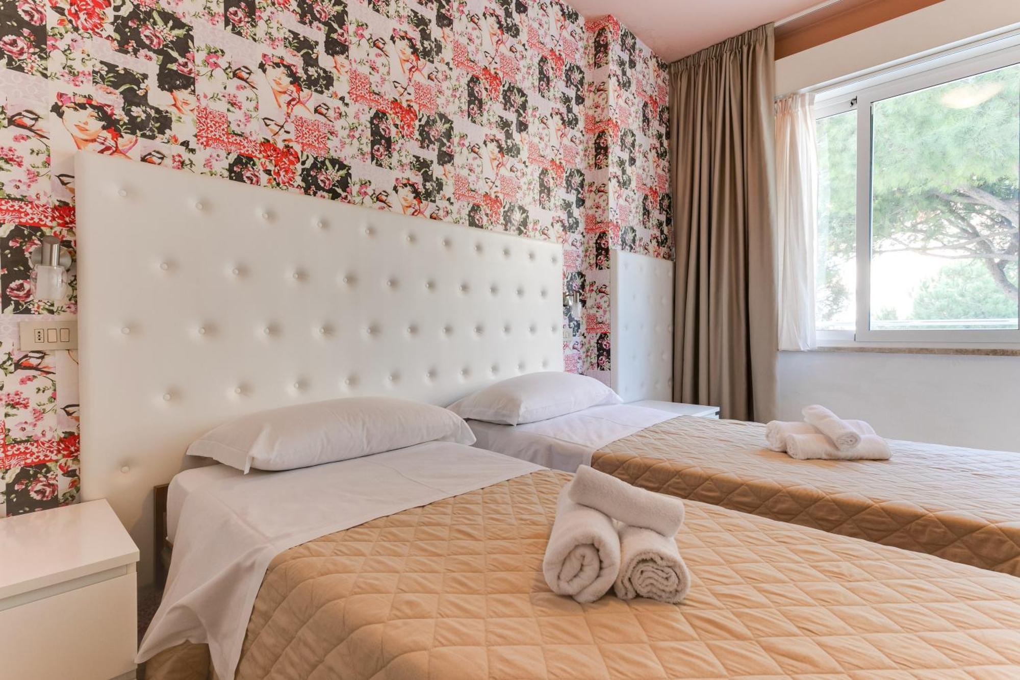 Hotel La Perla Rimini Esterno foto
