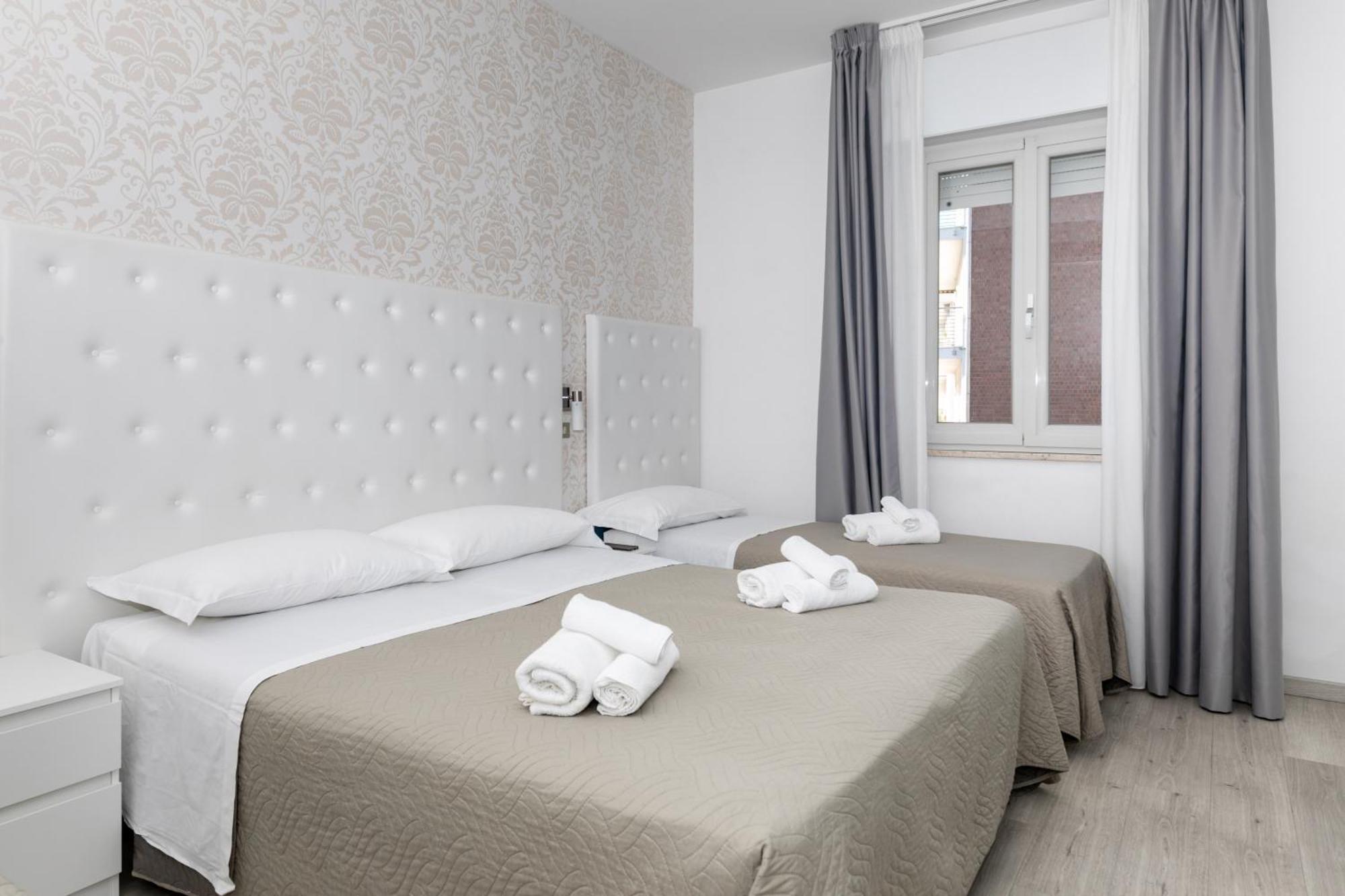 Hotel La Perla Rimini Esterno foto