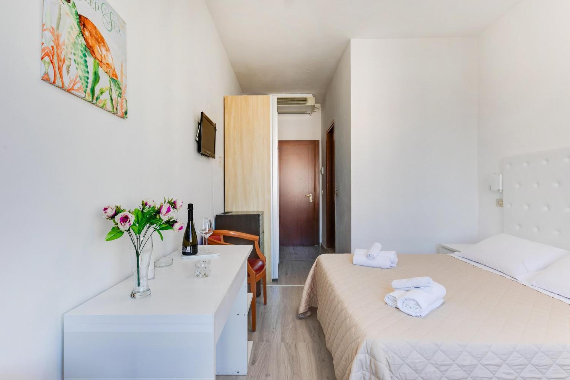 Hotel La Perla Rimini Esterno foto