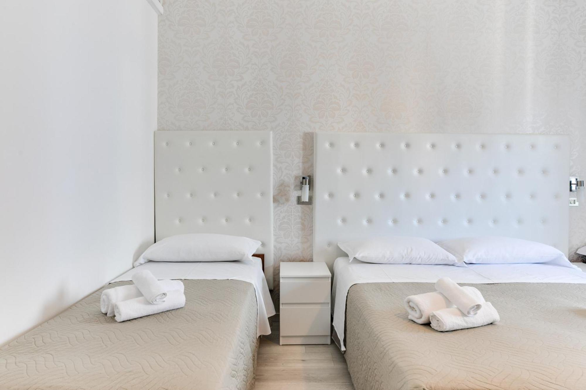 Hotel La Perla Rimini Esterno foto