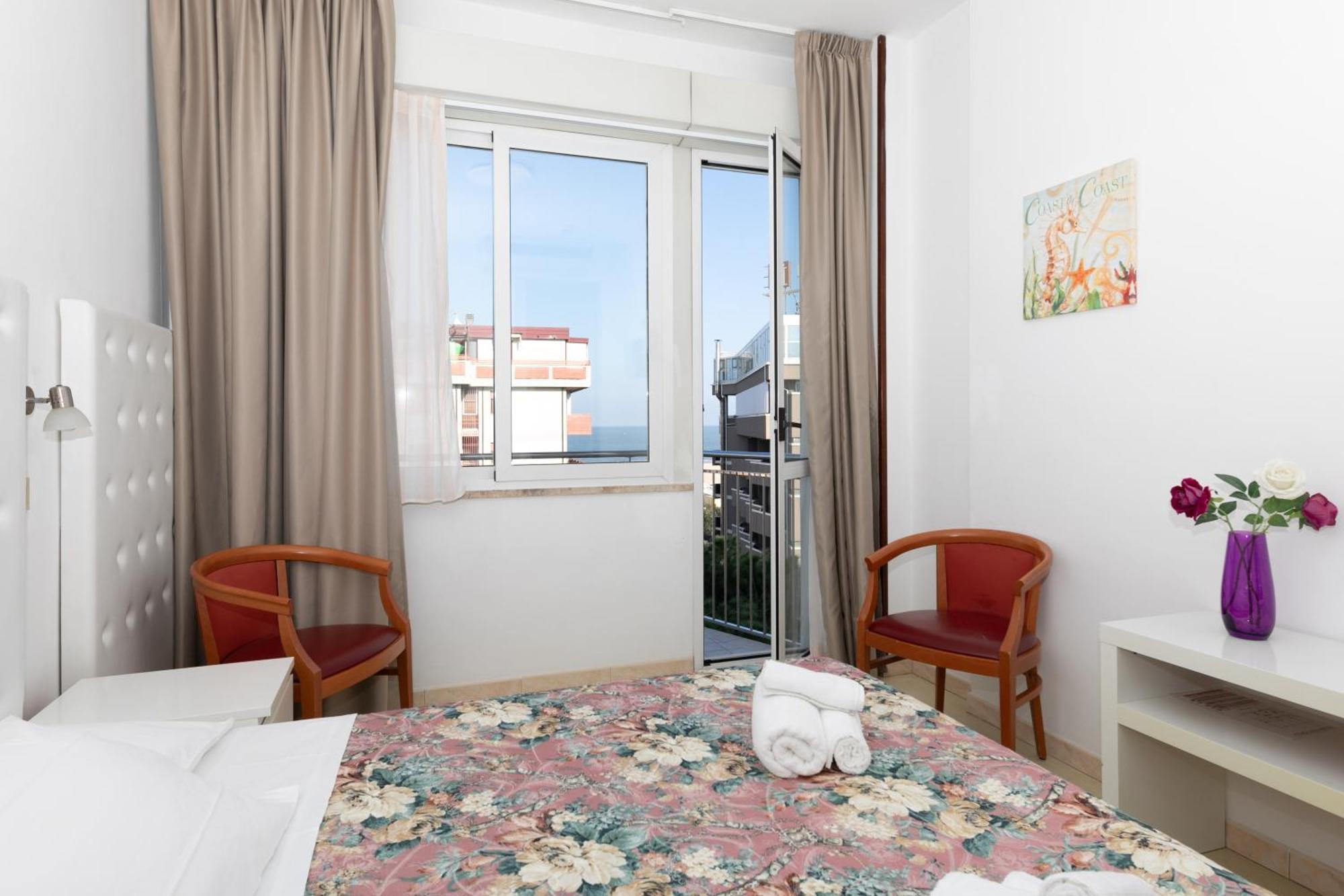 Hotel La Perla Rimini Esterno foto