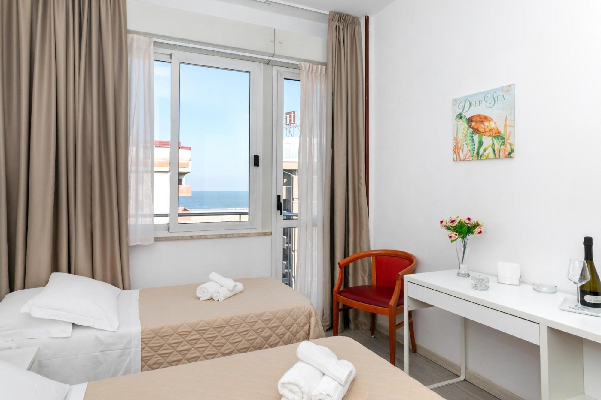 Hotel La Perla Rimini Esterno foto