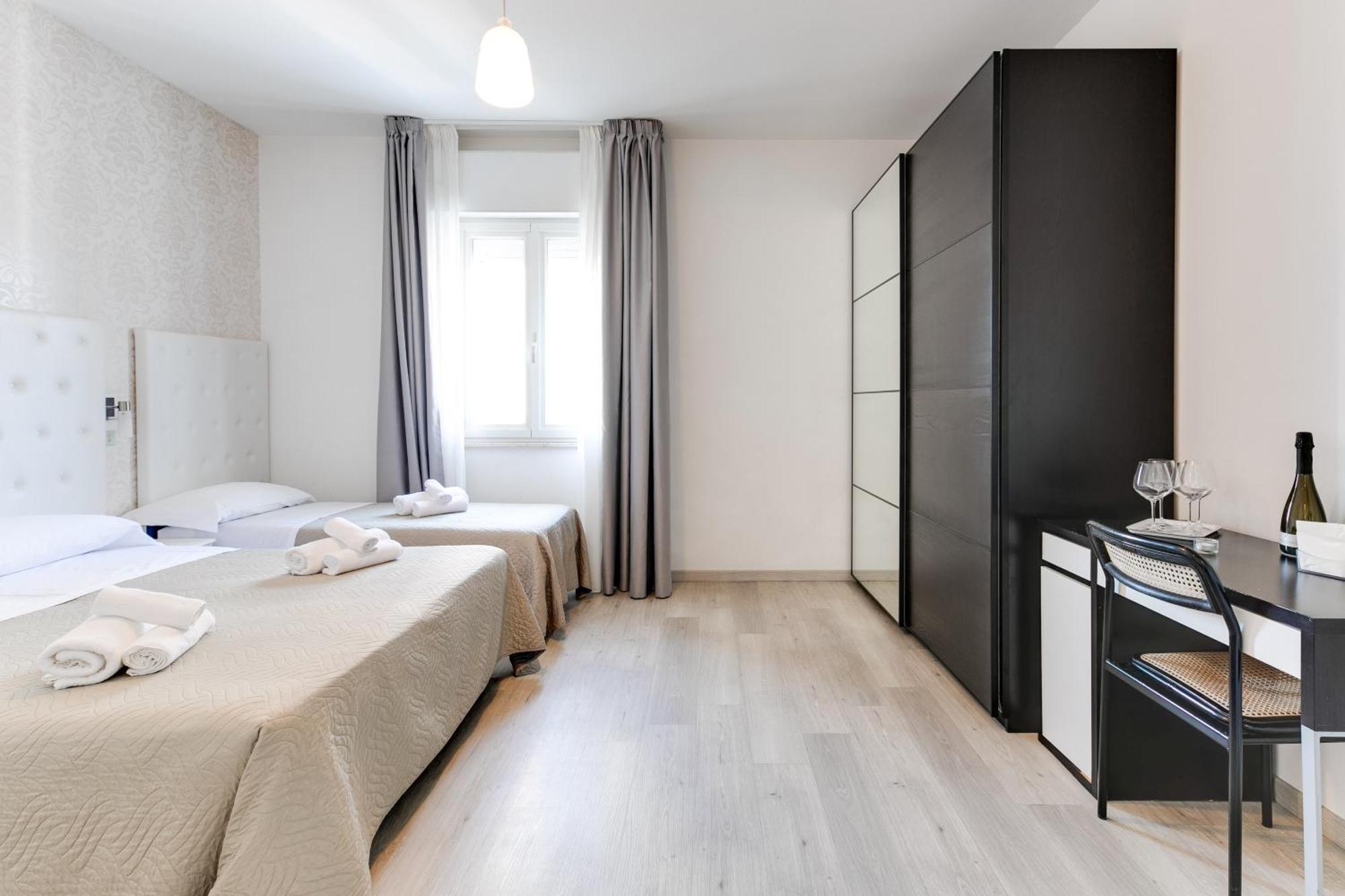 Hotel La Perla Rimini Esterno foto