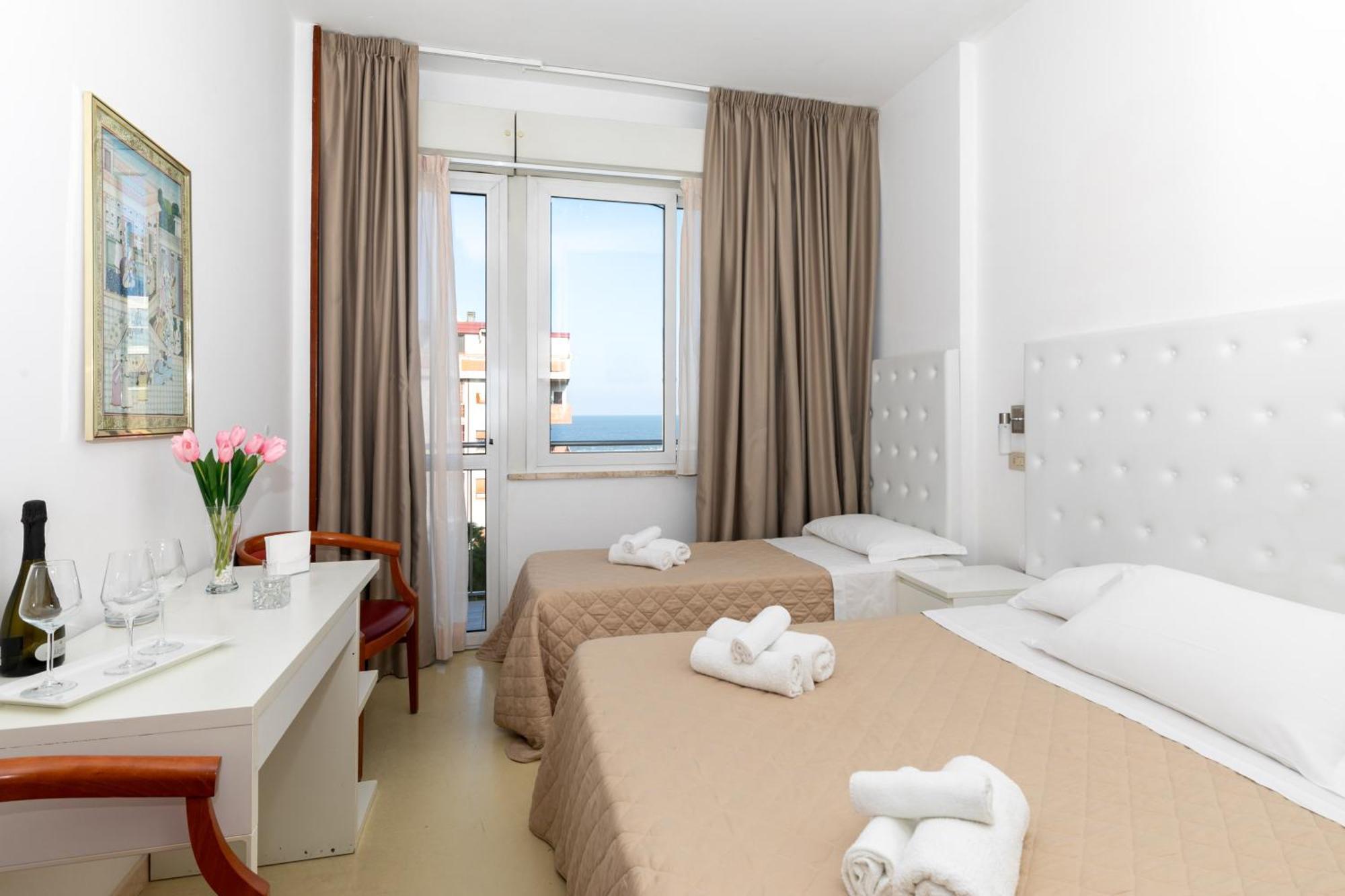 Hotel La Perla Rimini Esterno foto