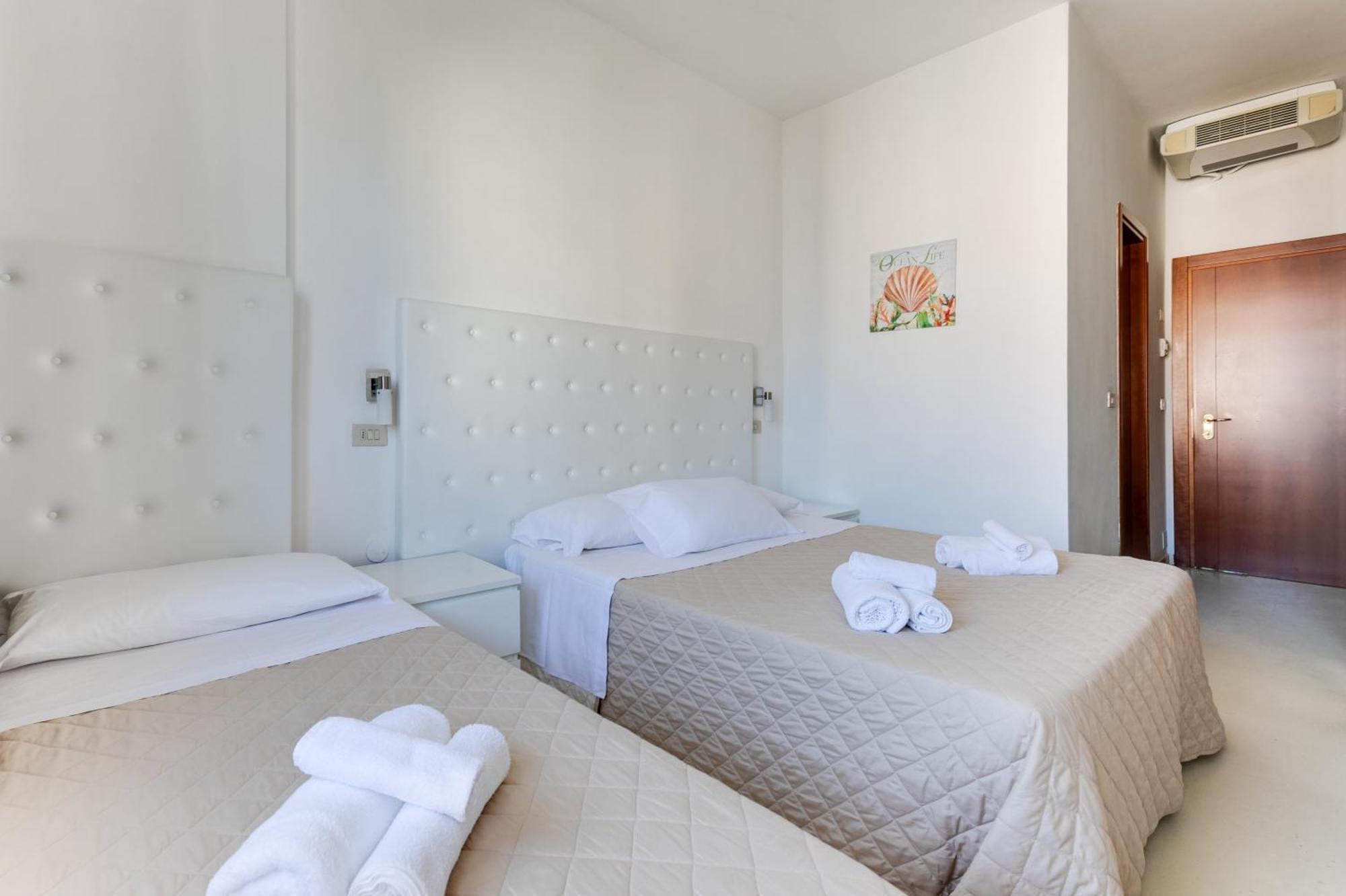 Hotel La Perla Rimini Esterno foto