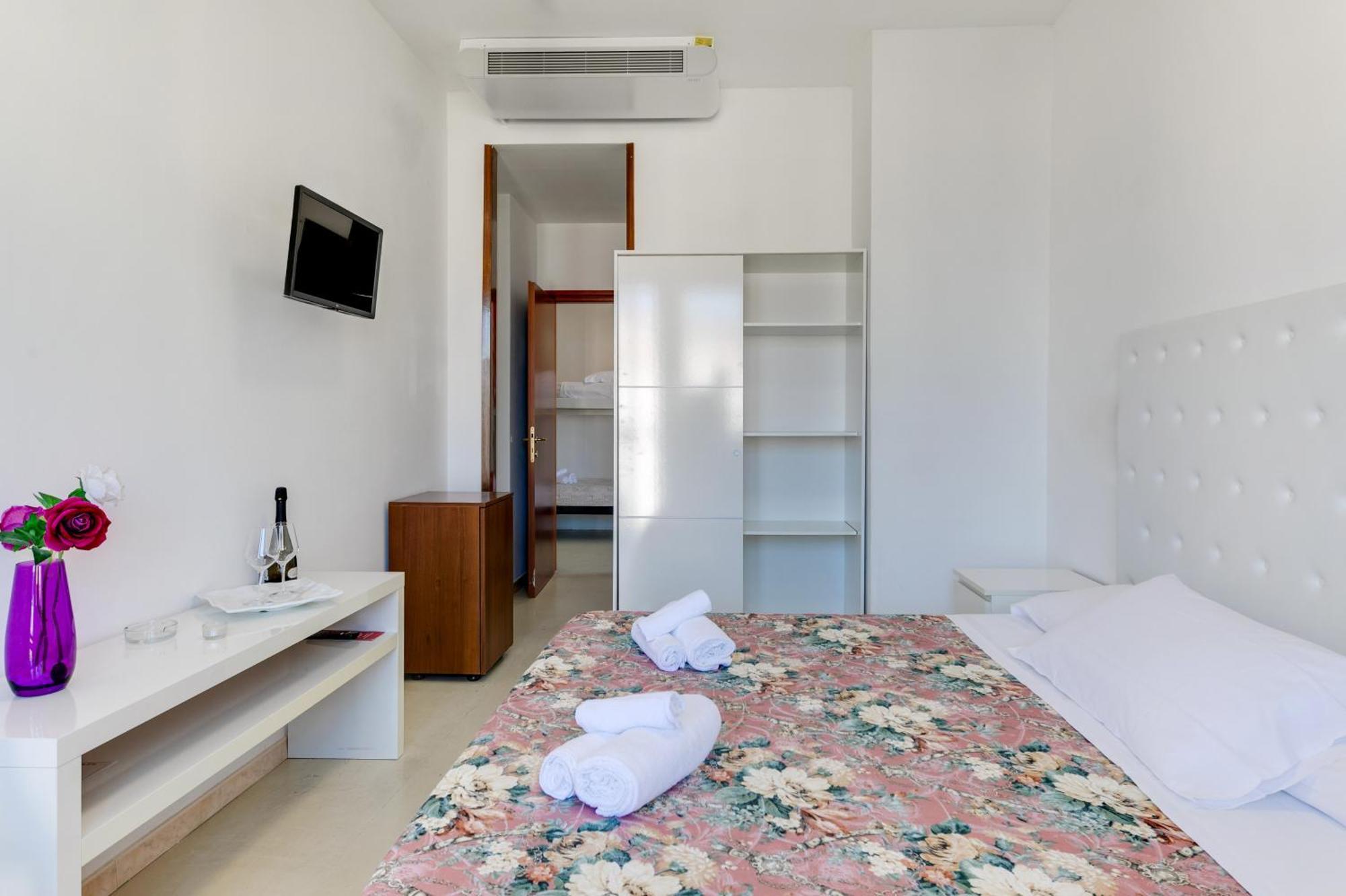 Hotel La Perla Rimini Esterno foto