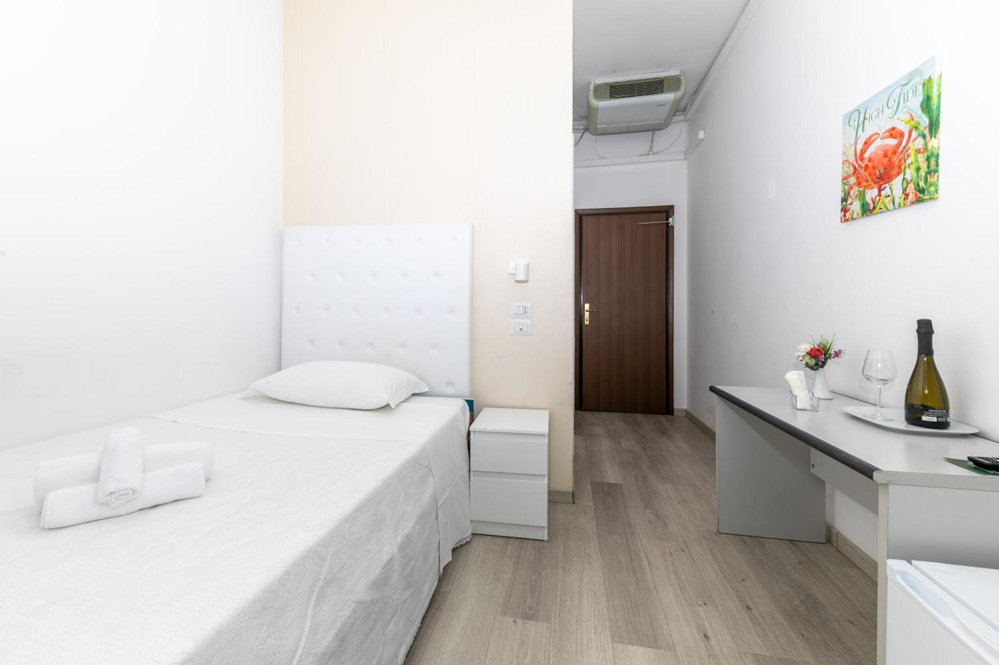 Hotel La Perla Rimini Esterno foto