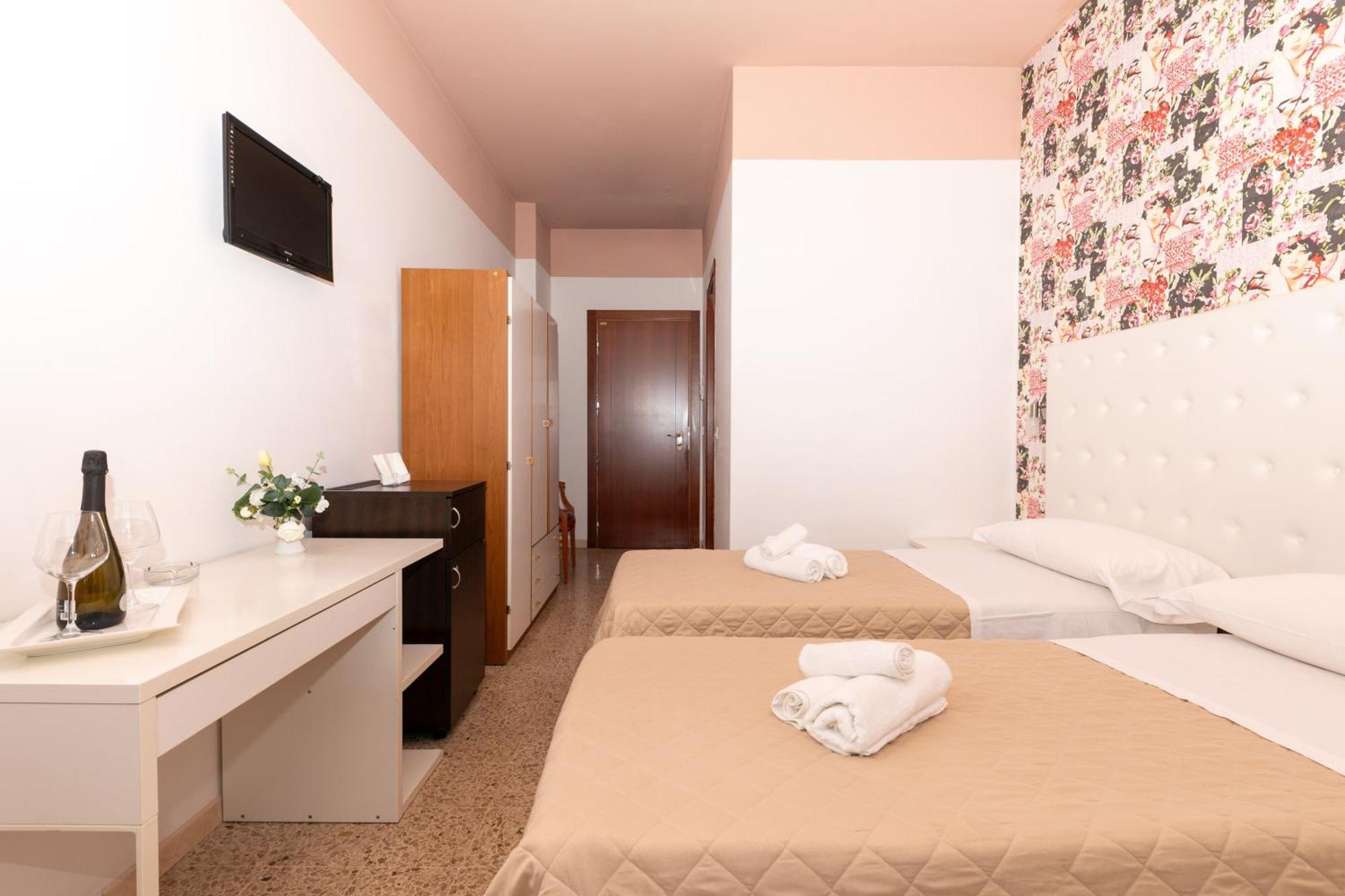 Hotel La Perla Rimini Esterno foto