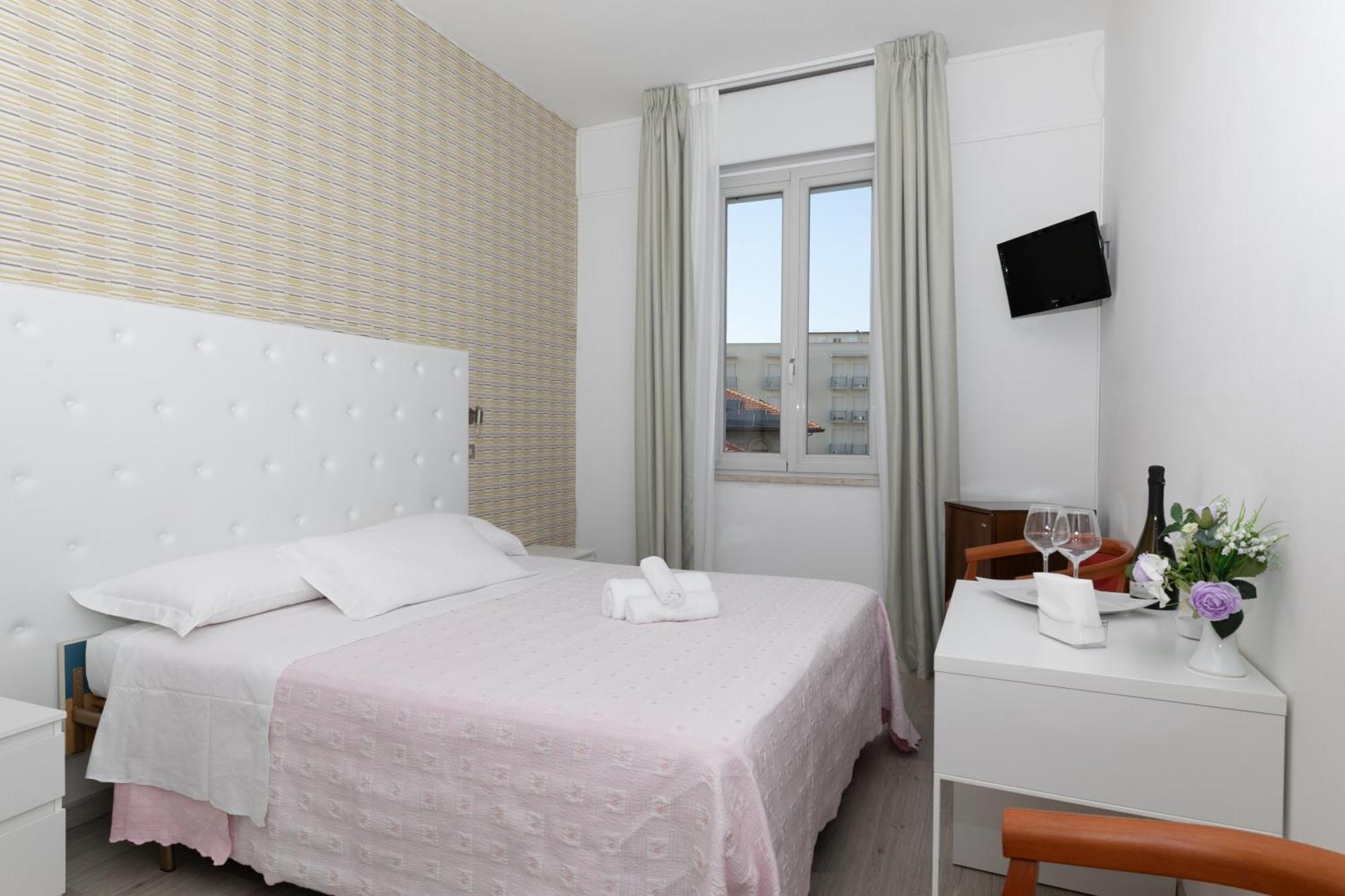 Hotel La Perla Rimini Esterno foto
