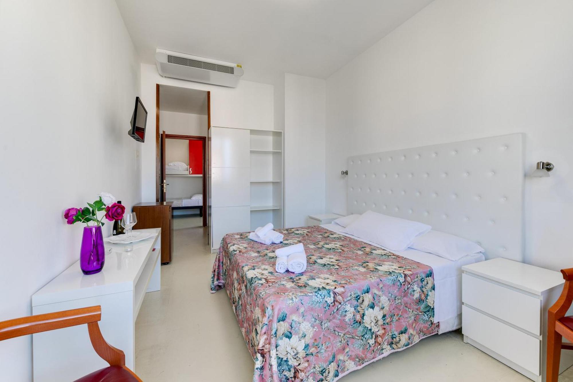 Hotel La Perla Rimini Esterno foto