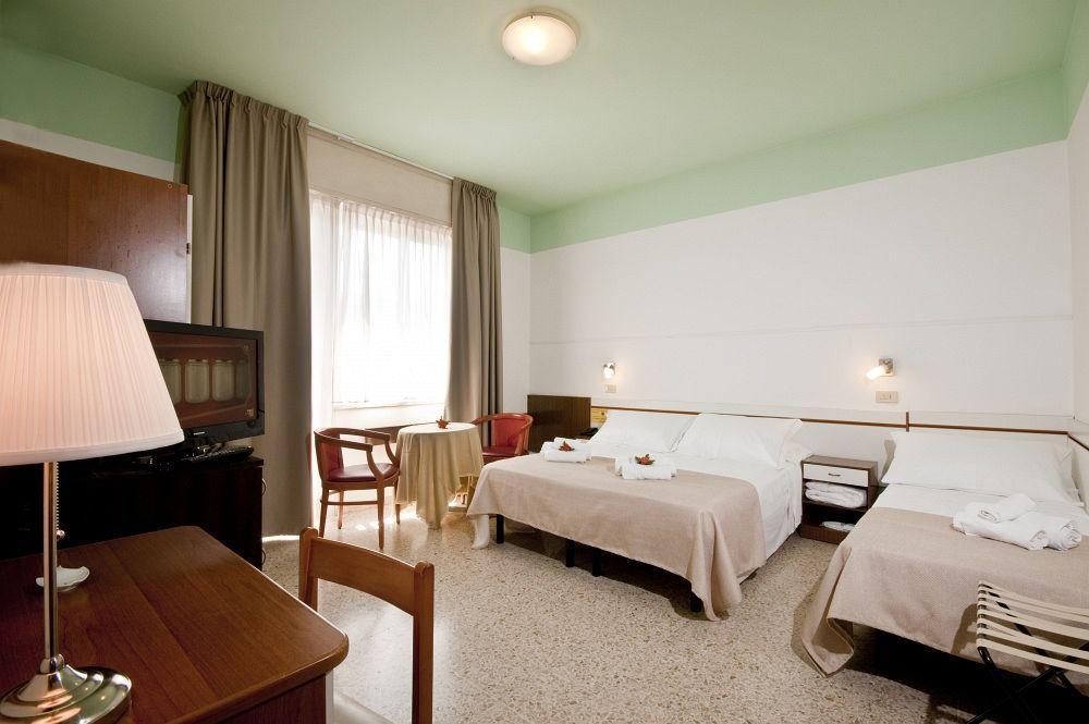 Hotel La Perla Rimini Esterno foto